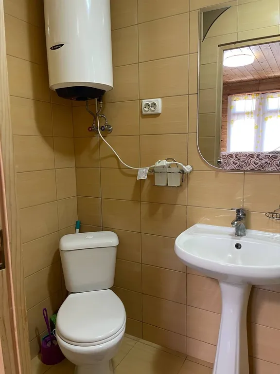 Двухэтажный дом в частном секторе