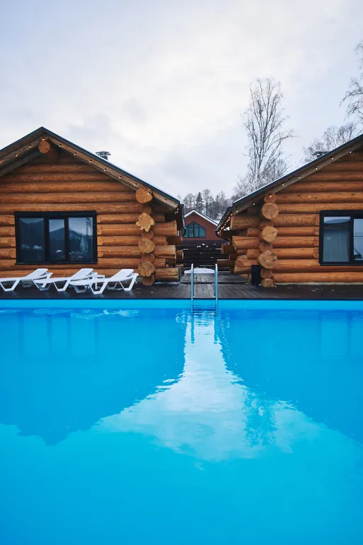 Малый коттедж с бассейном