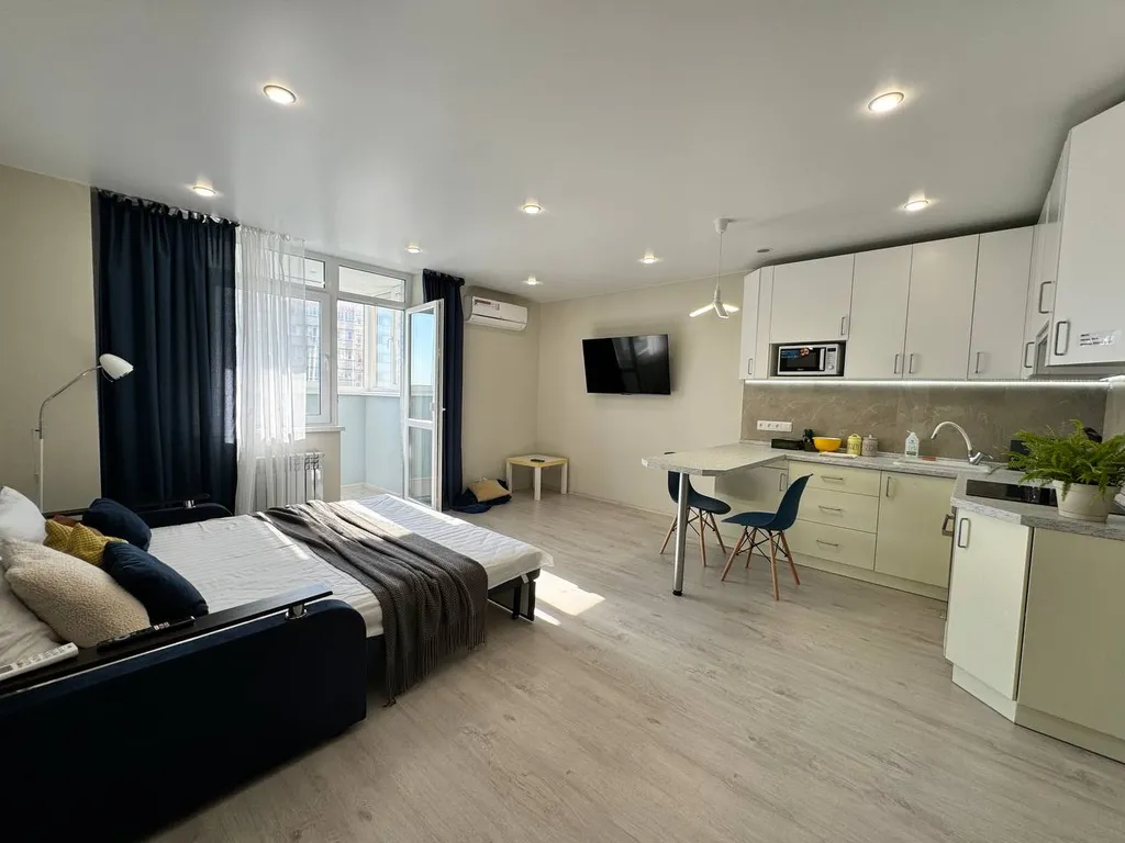 Студия с панорамным видом