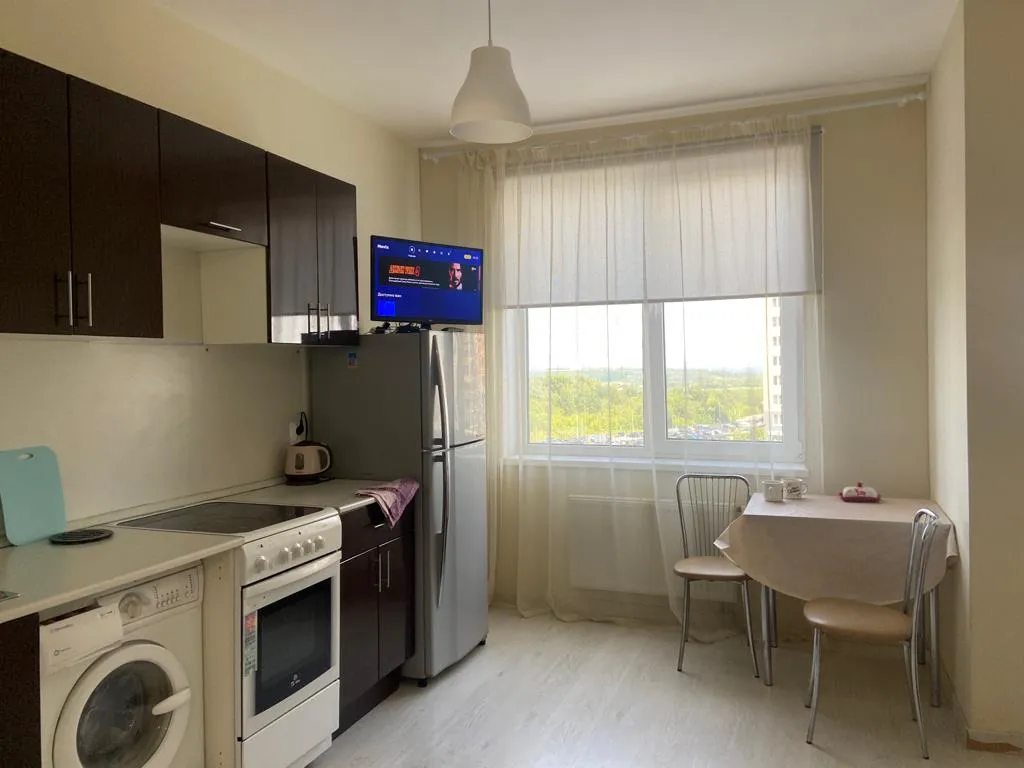 Студия с красивым видом из окна