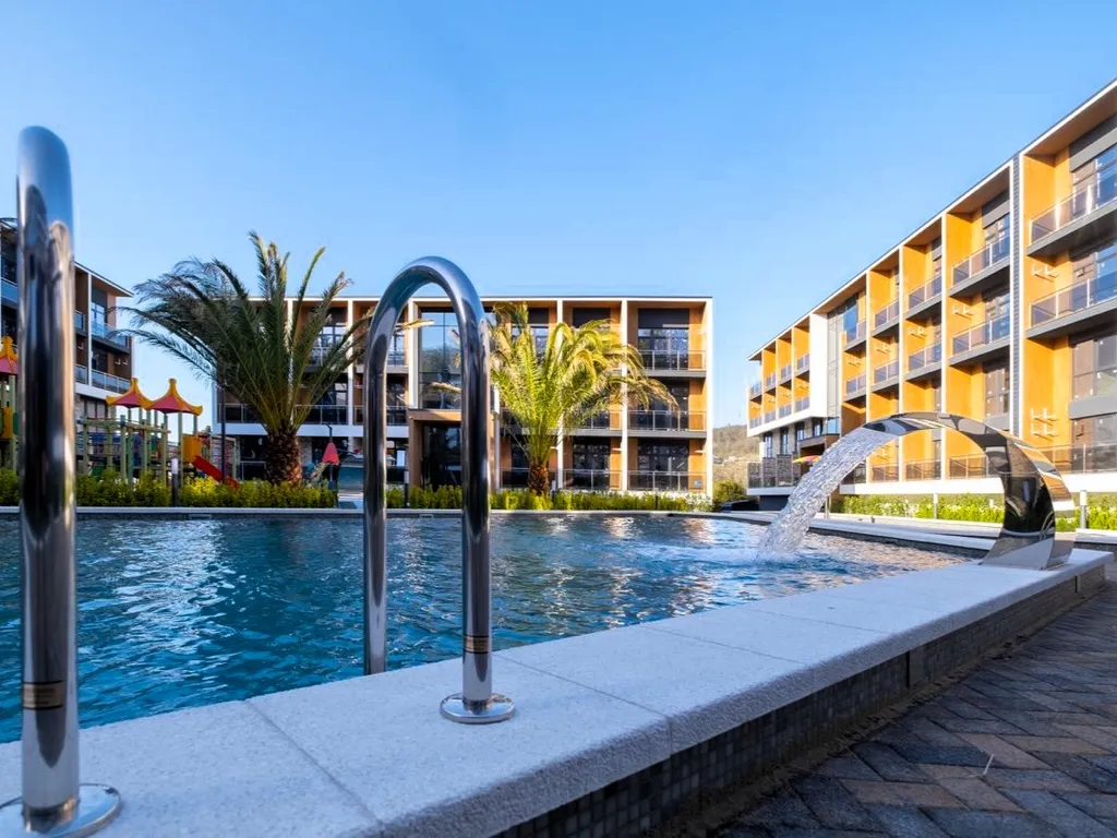 Апартаменты семейные в комплексе бизнес класса с бассейном