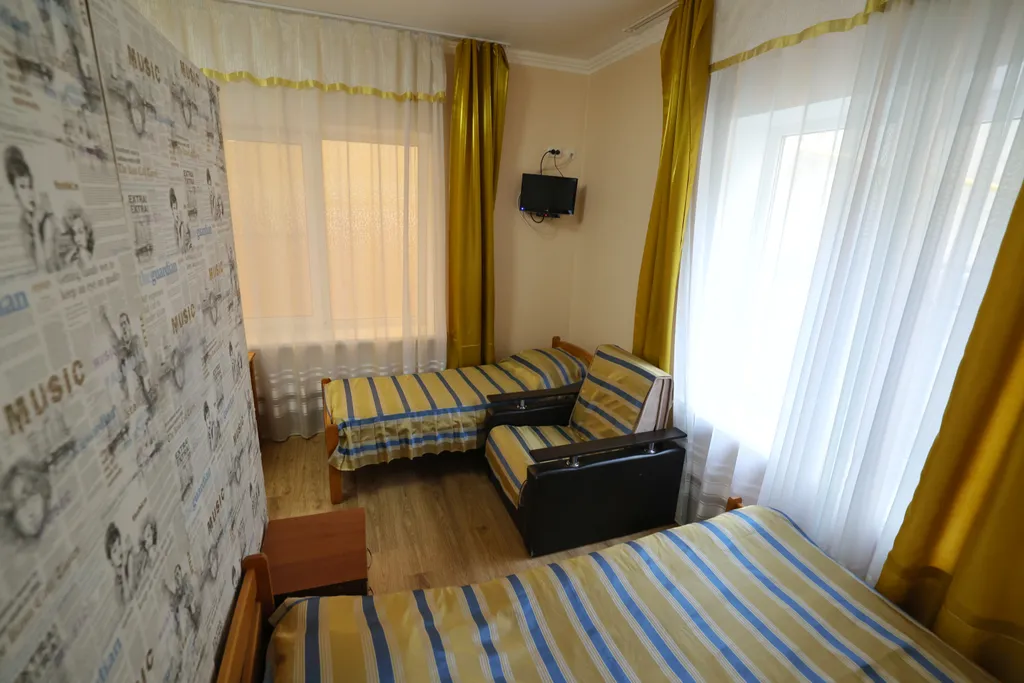 Квартира Квартира Трехместный номер с доп. местом без балкона с видом во двор с кухней — Лазаревское