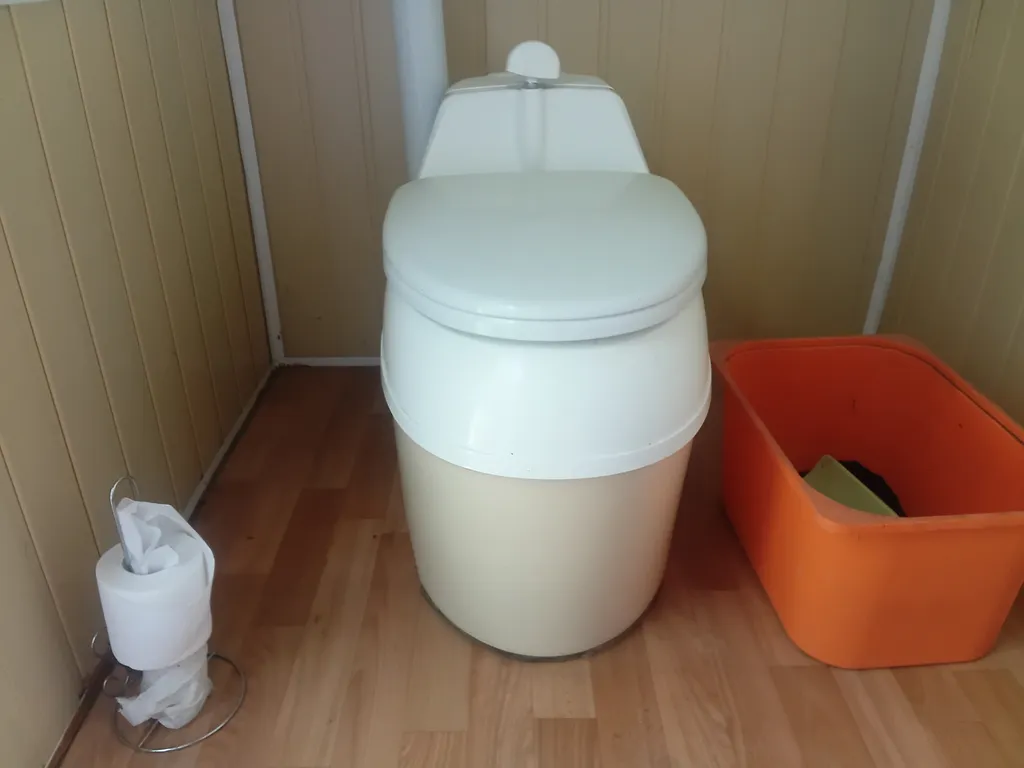 Коттедж Коттедж Уютная дача в саду — Вялки