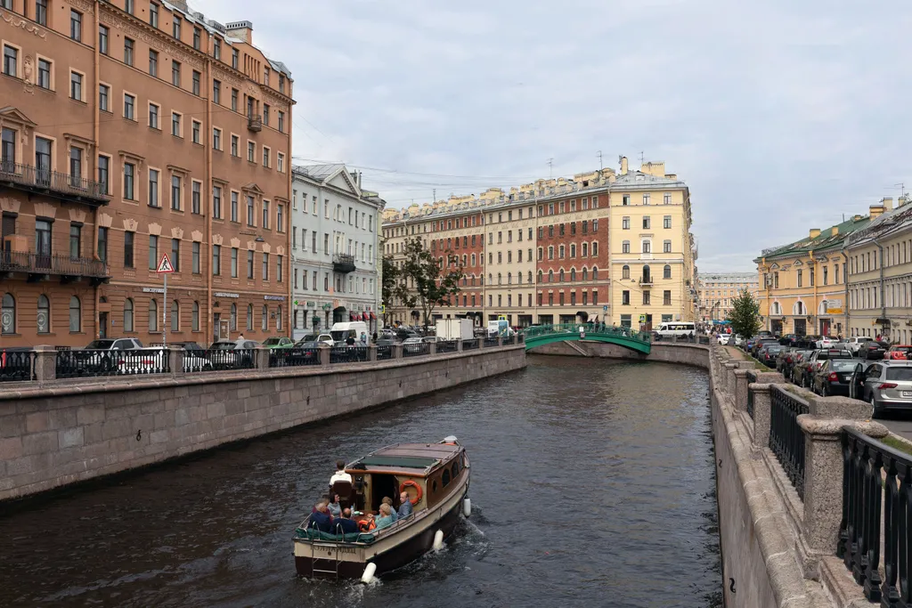 Квартира Квартира у метро Садовая на набережной — Санкт-Петербург