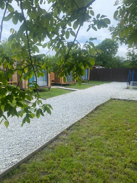 Глэмпинг Берег Леса рядом с горной рекой у леса, вблизи Чёрного моря