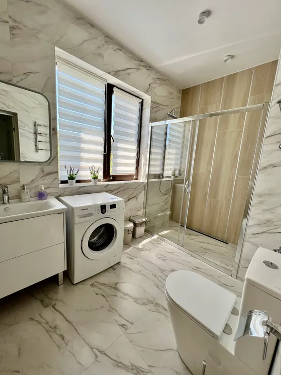 Квартира в доме с бассейном на набережной