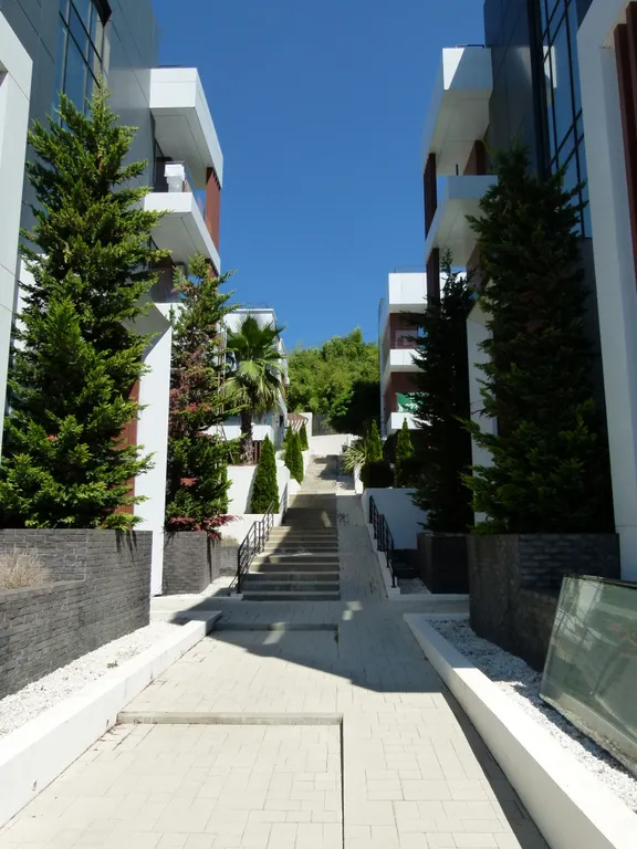 Уютная студия с бассейном