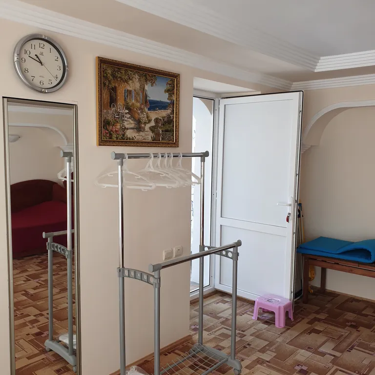 Уютный элленг с двориком Счастье на набережной Чёрного моря для двоих