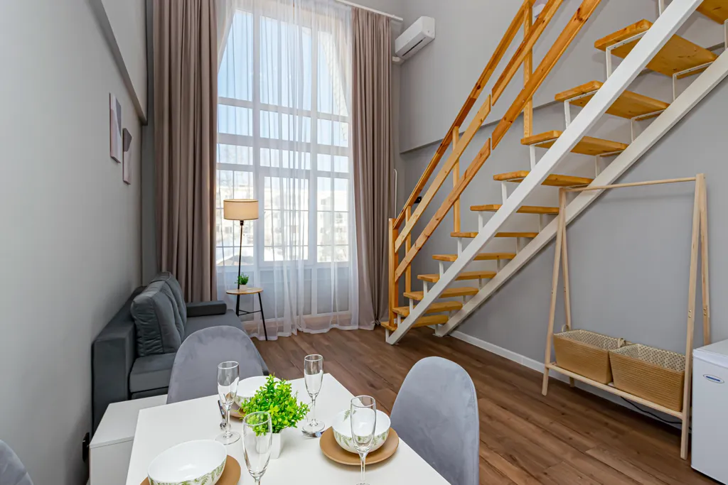 Уютная двухуровневая студия у цирка