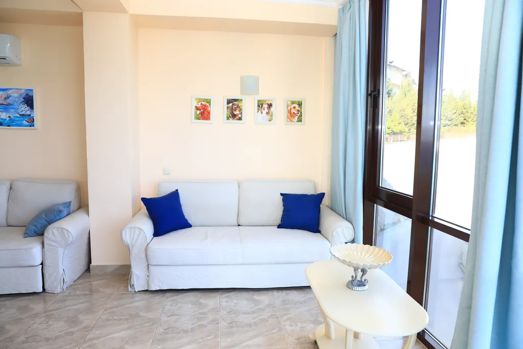 Двухкомнатные апартаменты 50 м от моря