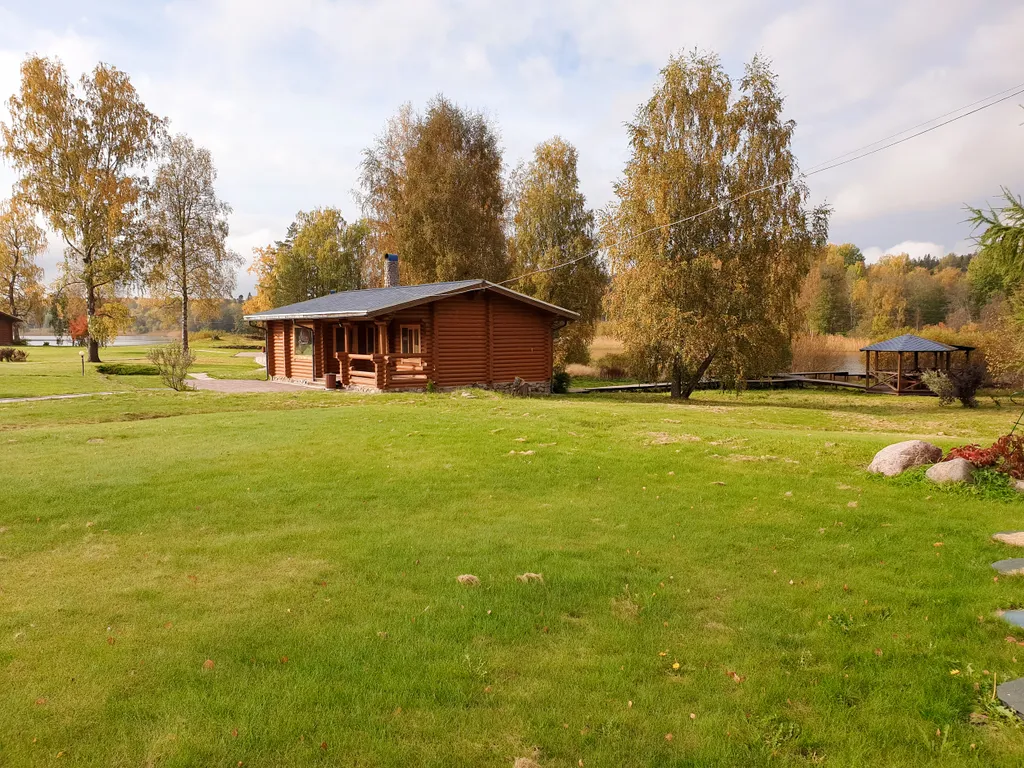 Семейный коттедж с сауной, на тихом берегу озера Воукса — аренда посуточно в Мельниково