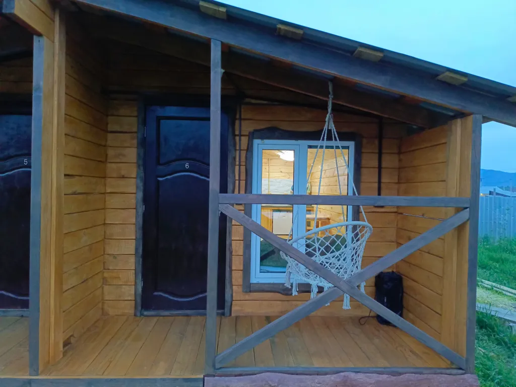 Удачный дворик с видом на горы