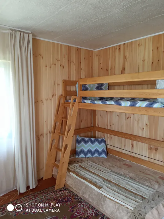 Уютный домик с огромным участком на природе у озера