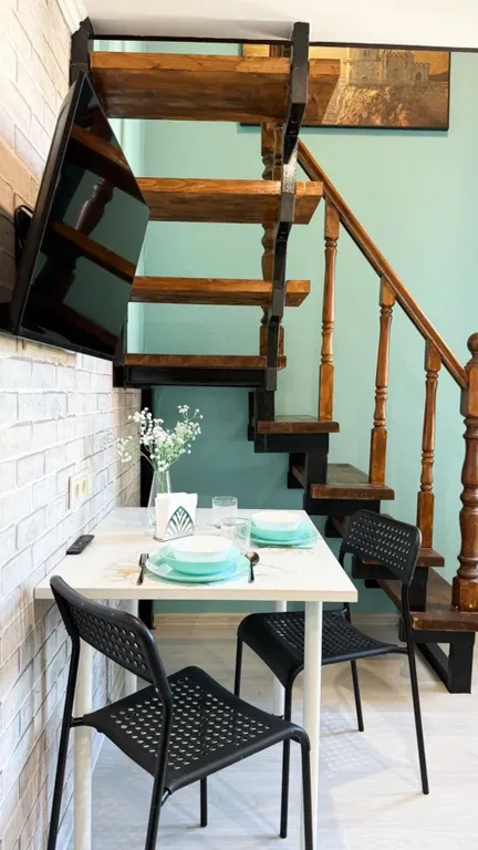 Стильная двухуровневая студия