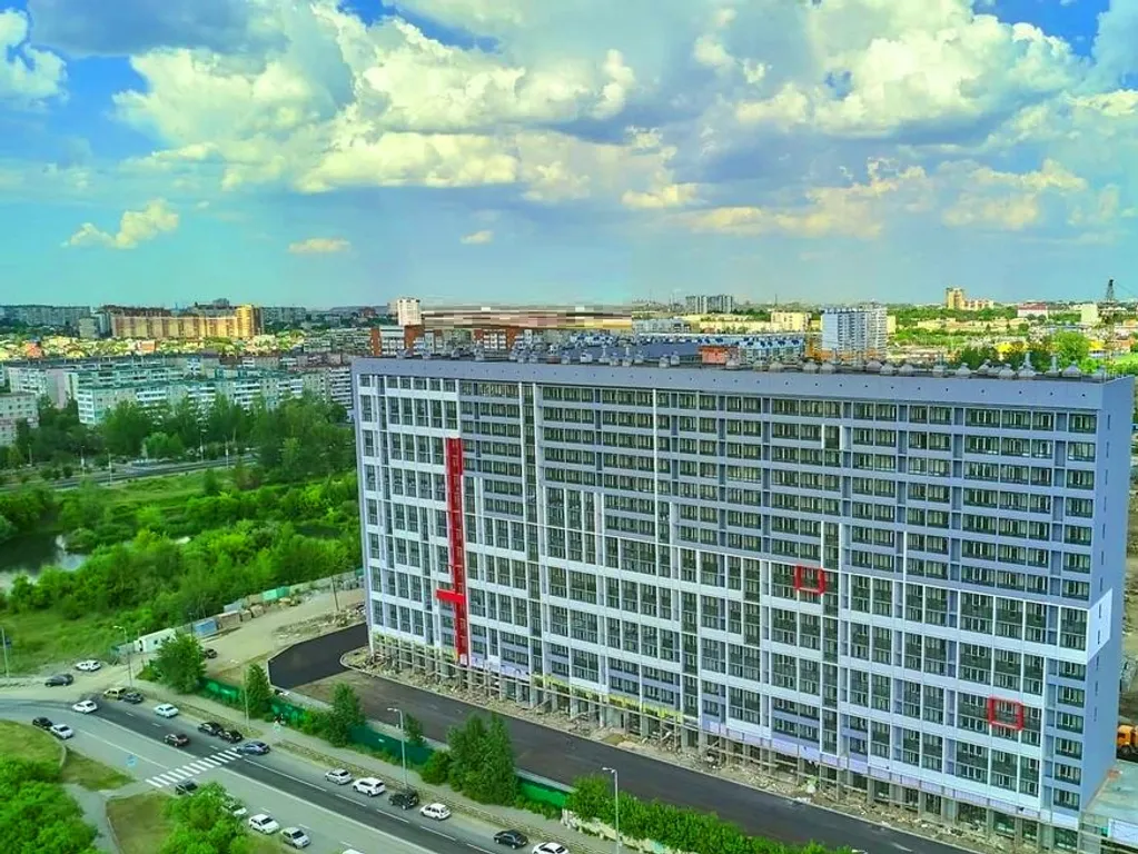 Студия с потрясающей панорамой набережной у ТРК Родник