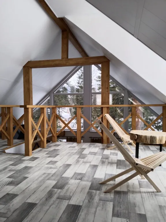 Уютный дом с панорамными окнами в пол