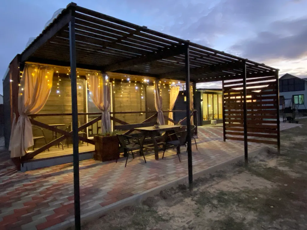 Домик у озера