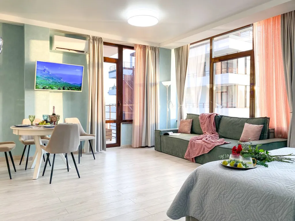 Видовая студия с видом на море и горы