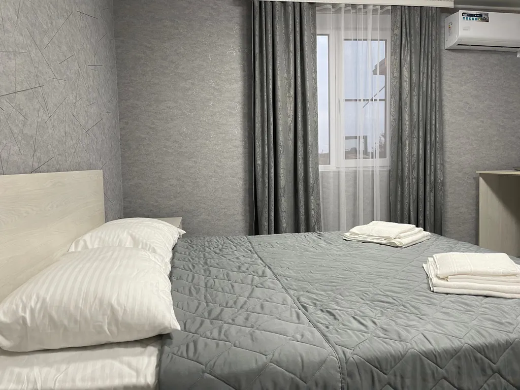 Квартира Двухместный номер с двухспальной кроватью — аренда посуточно в Каменск-Шахтинский