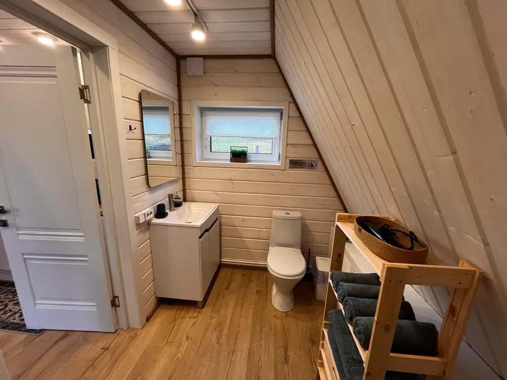 Домик в стиле А-фрейм на озере Волго