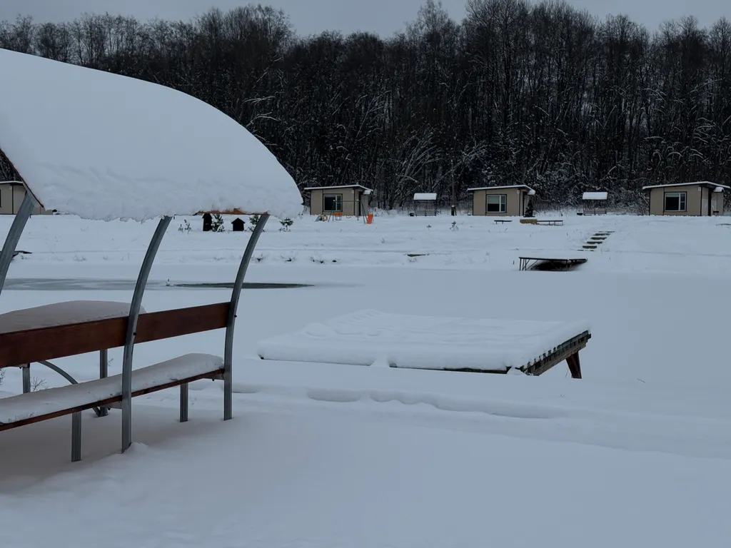 Глэмпинг у peки Bолoста