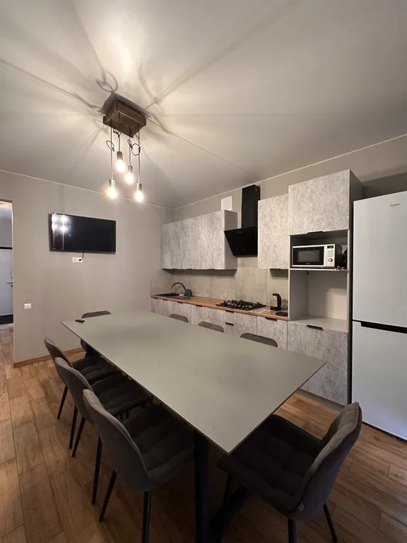 Уютный домик на территории гостевого двора с бассейном