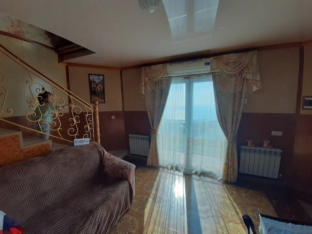 Дом с видом на море и город