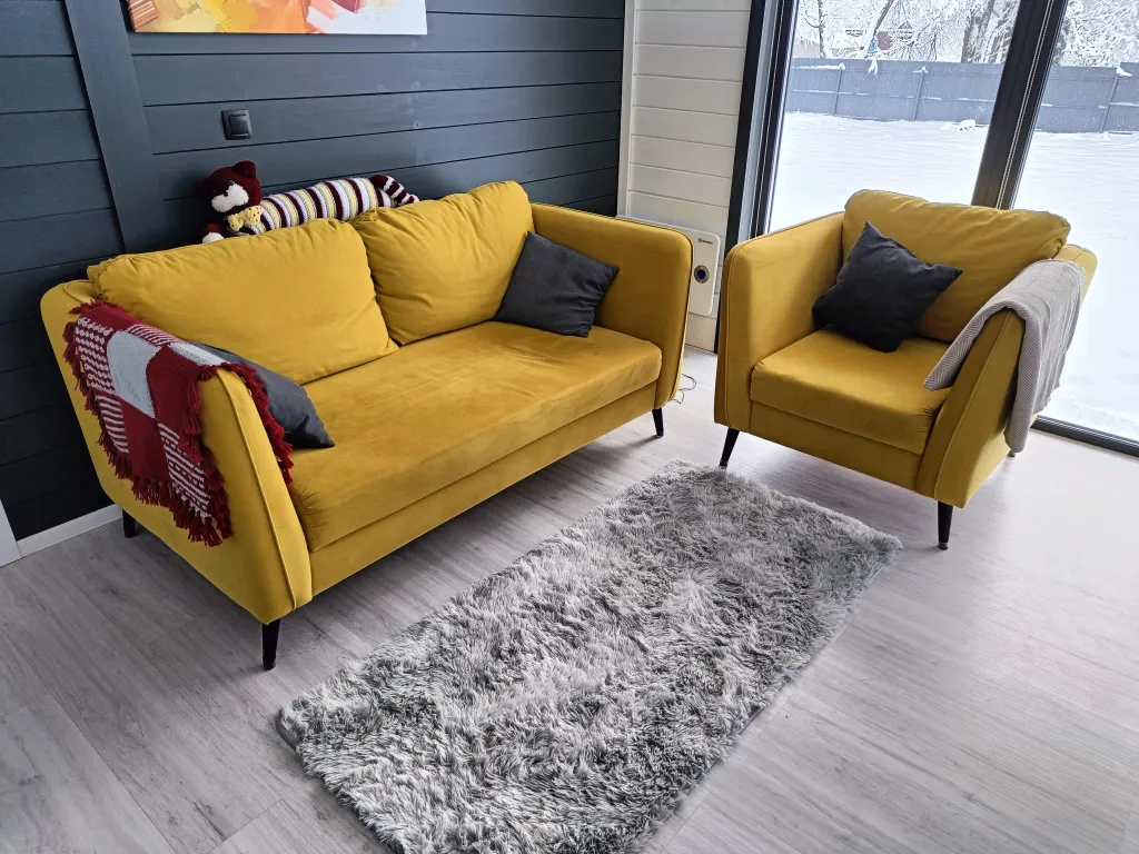 Уютный дом с панорамными окнами и бассейном на участке 15 соток