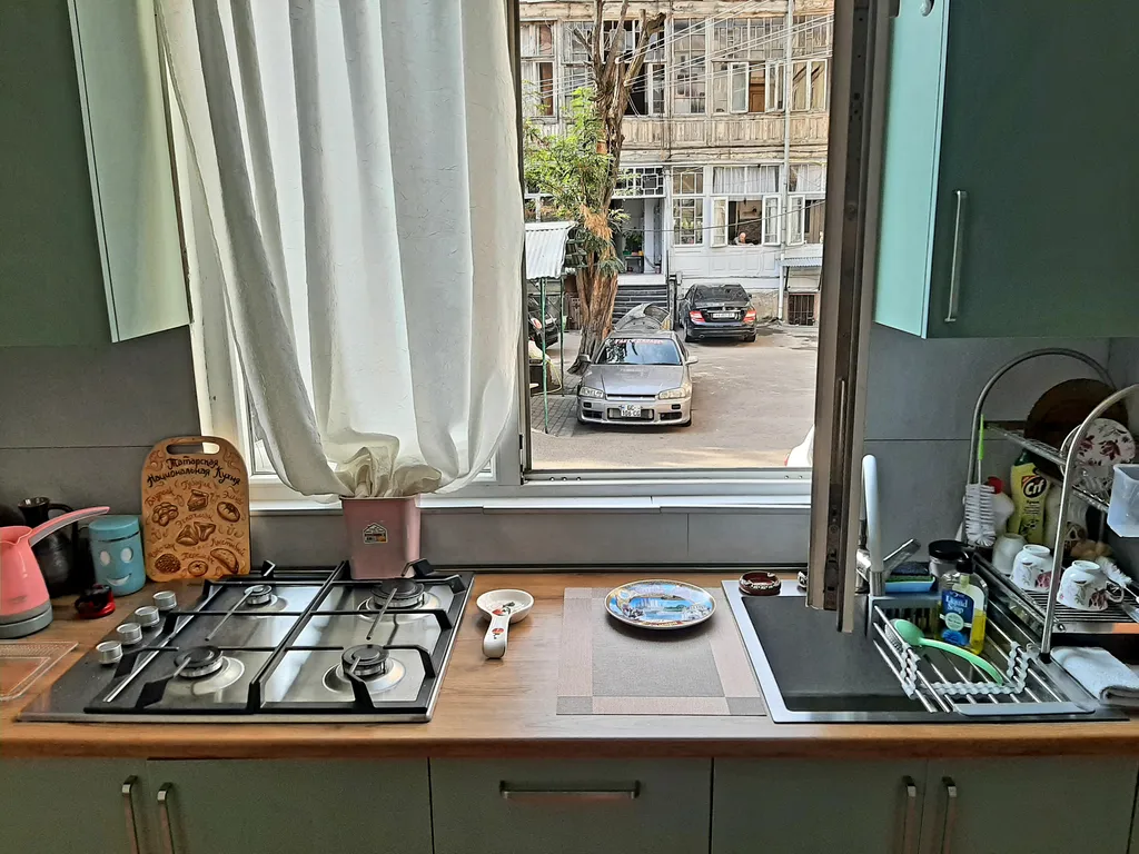 Комната в солнечной квартире в Старом Тбилиси