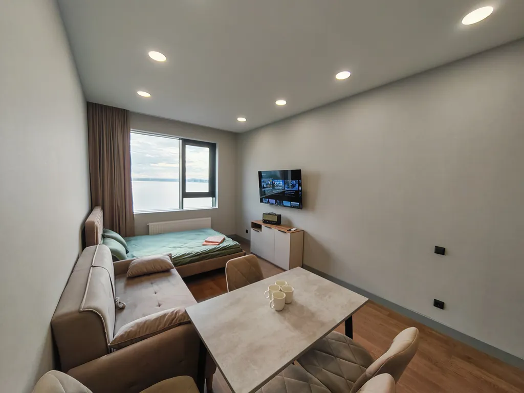 Современная студия в самом центре города с видом на море, бизнес класс