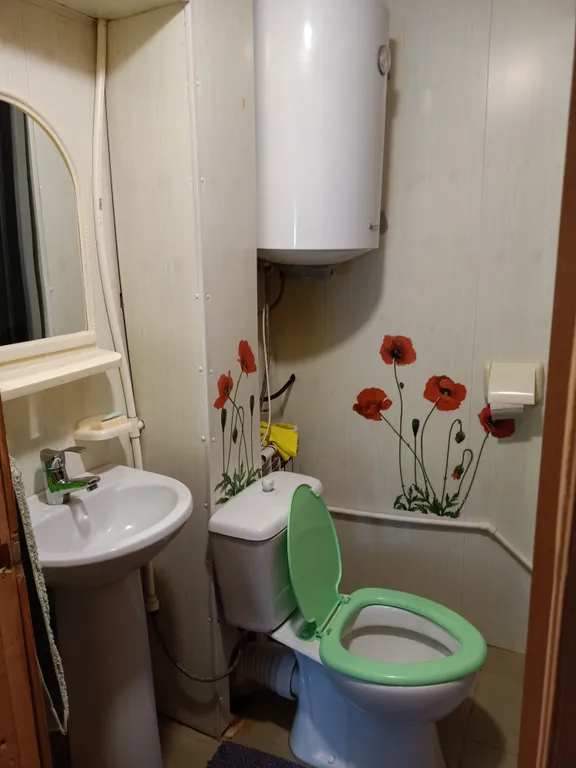 Уютный дом у пруда