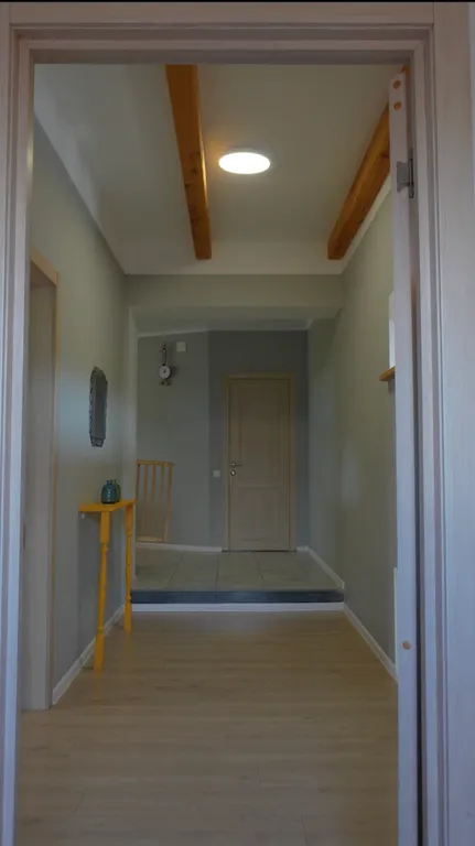 Вилла на берегу озера