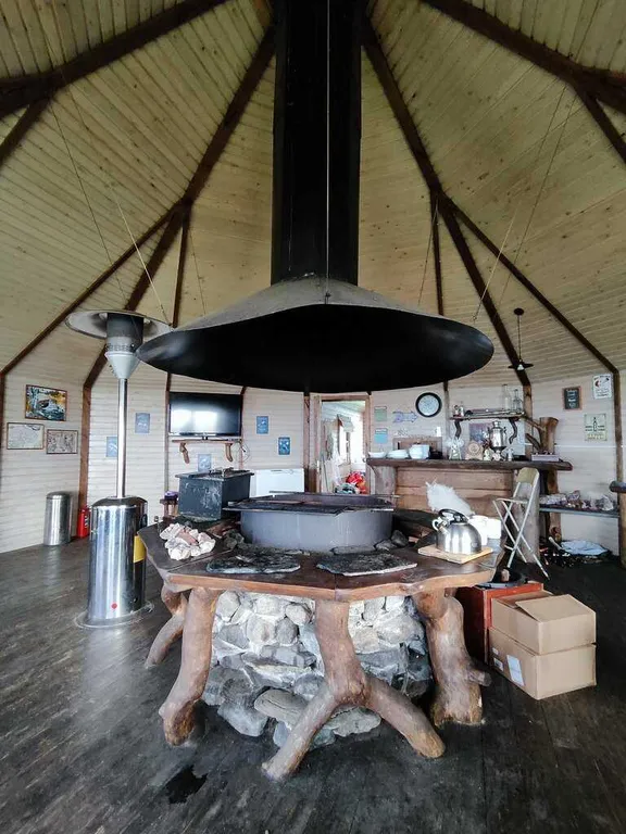 Шале из большого бревна