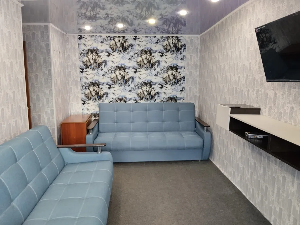 Квартира, в самом центре посёлка, рядом с горой, тёплая, чистая