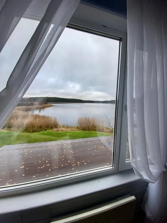 Уютный двухэтажный дом на берегу озера Селигер