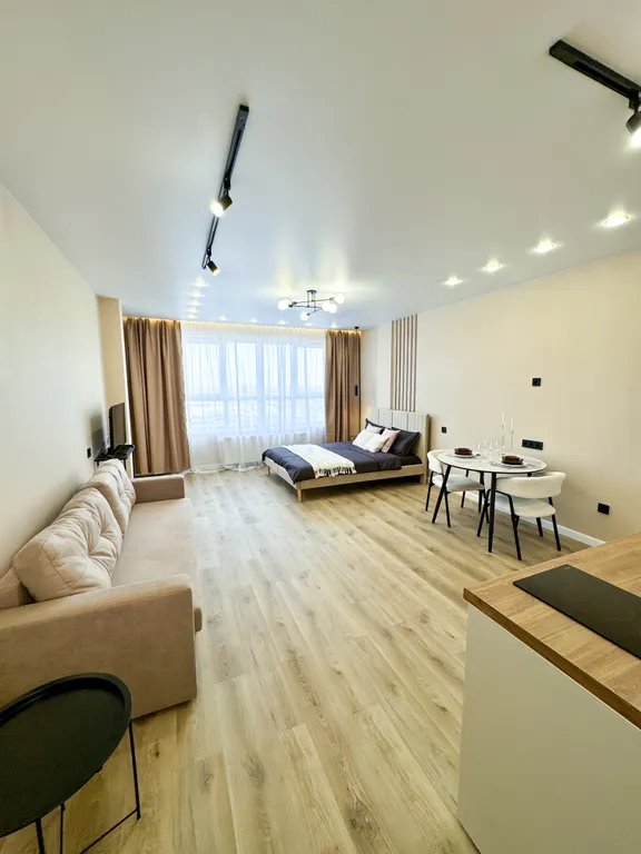 Студия в центре города с видом на набережную