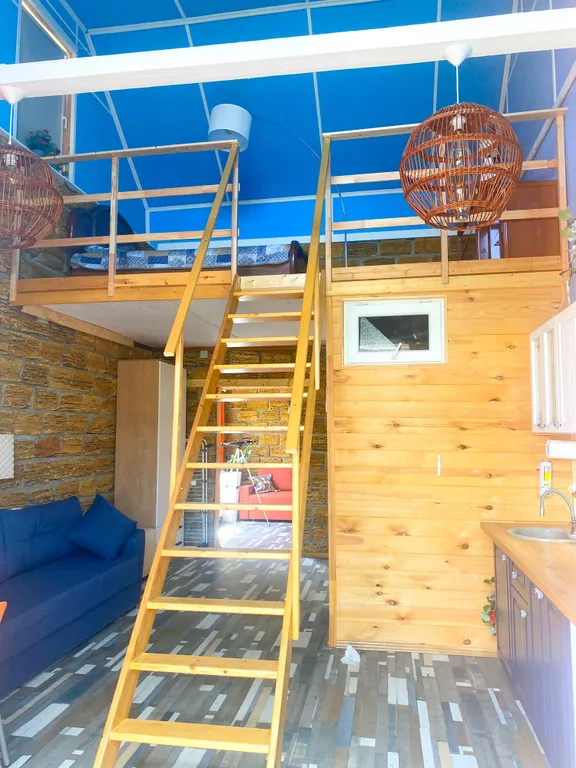 Дом с подогреваем бассейном, зоной отдыха в самом центре Новороссийска