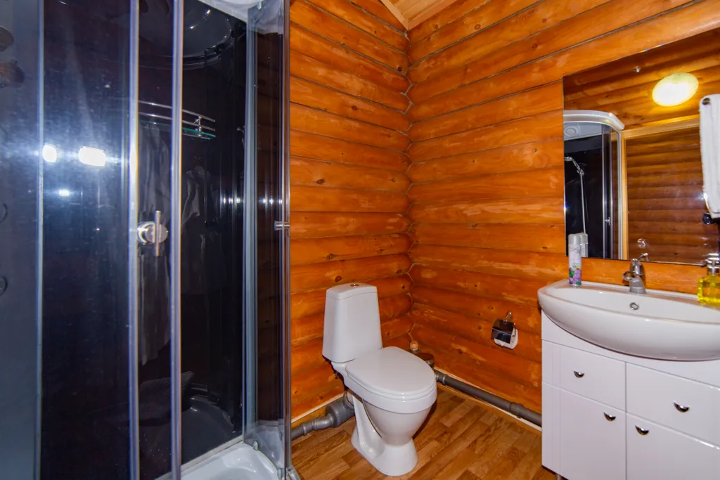 Большой коттедж с видом на озеро