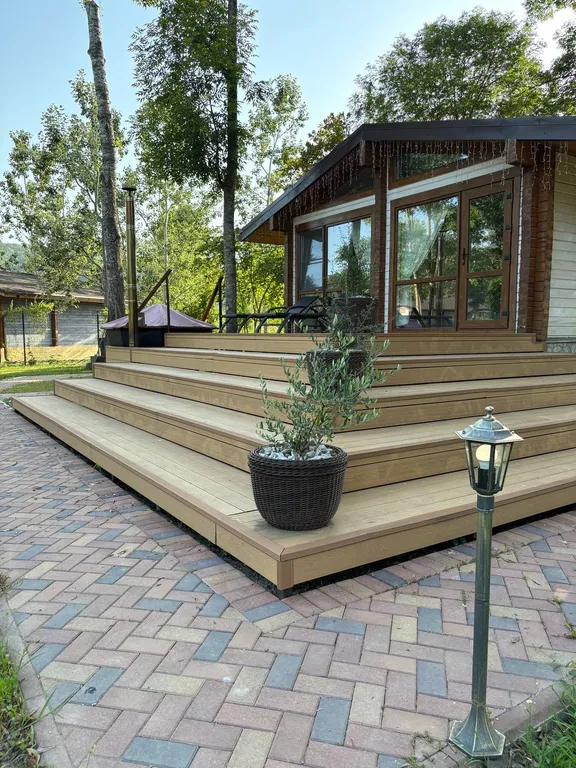 Дом в горах на берегу реки