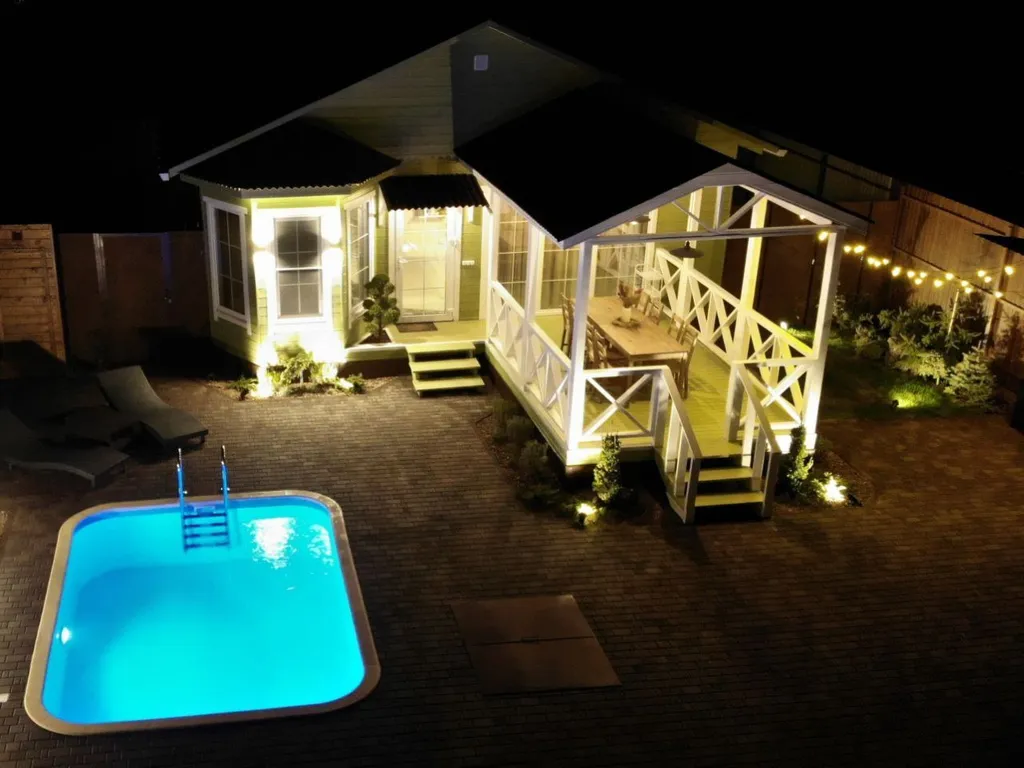 Чистый светлый коттедж с теплым бассейном и баней на дровах