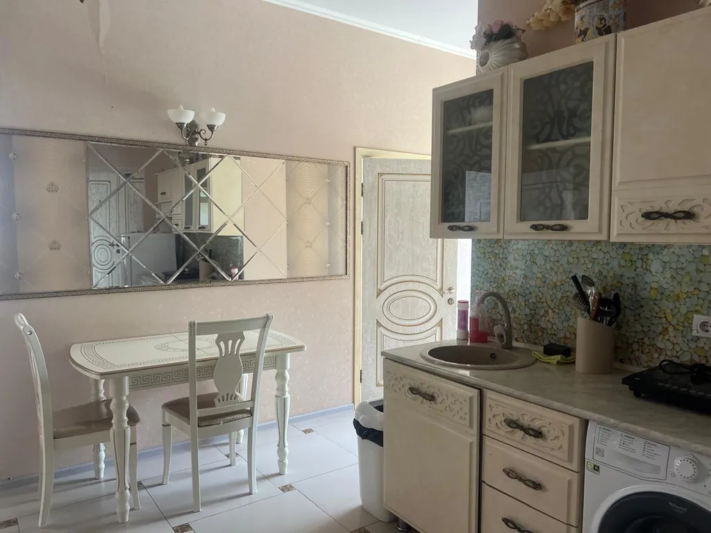 Дом замок с видом на море и горы