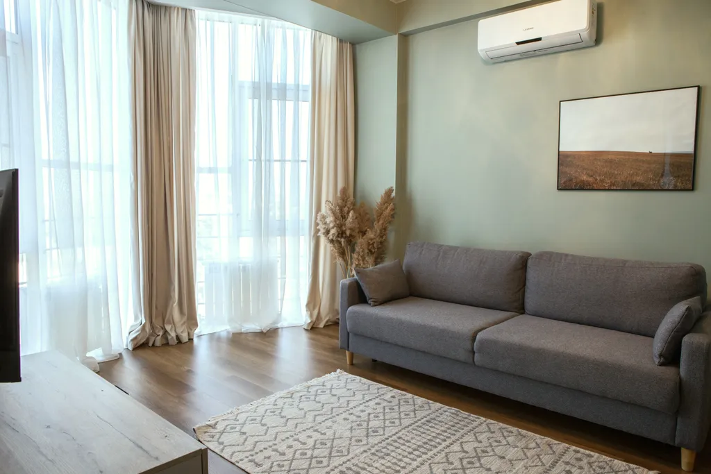 Душевная квартира в центре города с видом на горы и на город