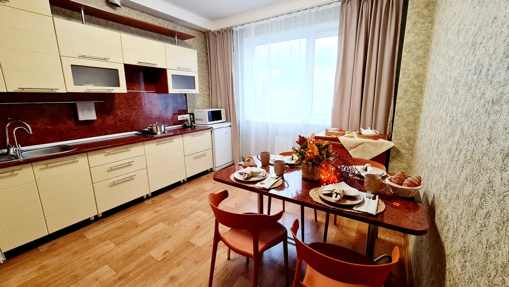 Квартира напротив увауга