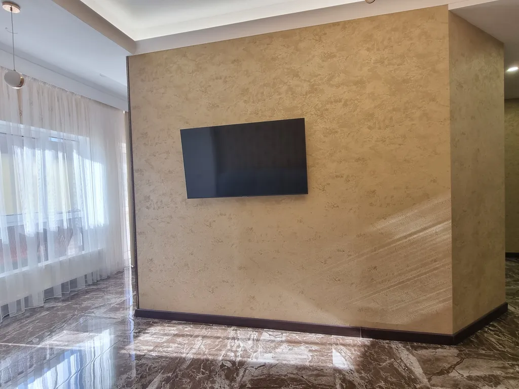 Aпаpтaмeнт c баcсейном и теpрaсой нa набеpeжной