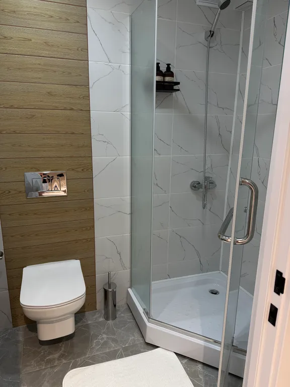 Уютная квартира с современным ремонтом со своей территорией