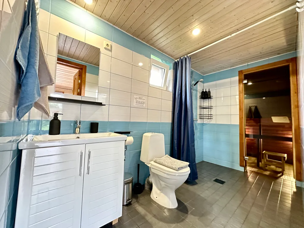 Коттедж с сауной и панорамным остеклением