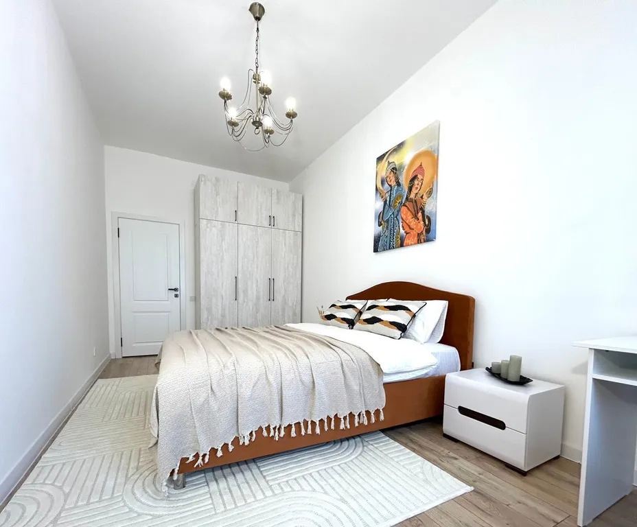 Атмосферная евродвушка, сияние в центре города