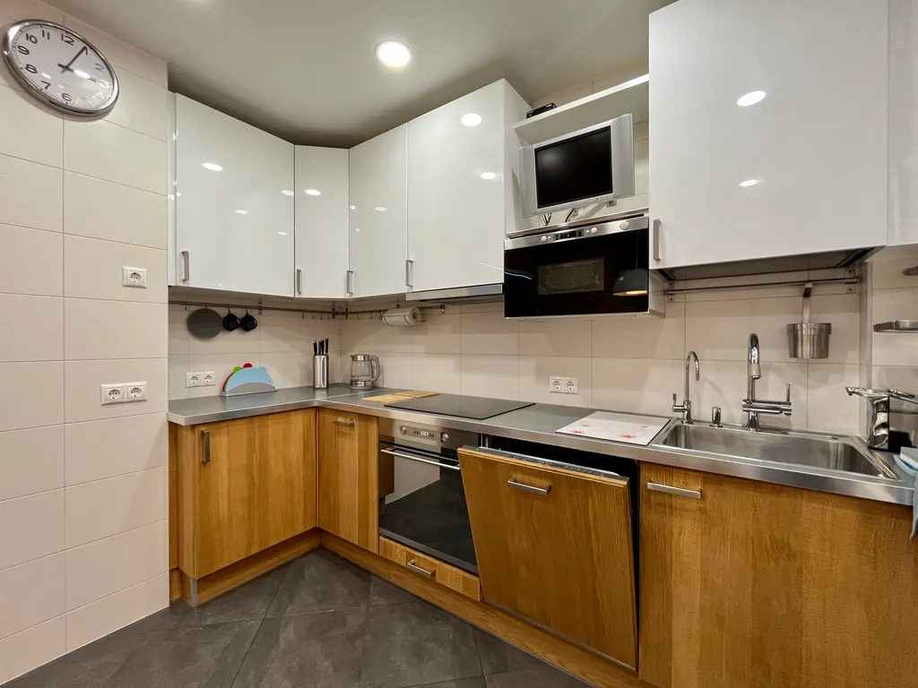 Квартира 3-комнатная квартира премиум-класса в центре у метро — Москва