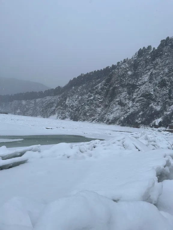 Уютный дом около реки Мана с баней