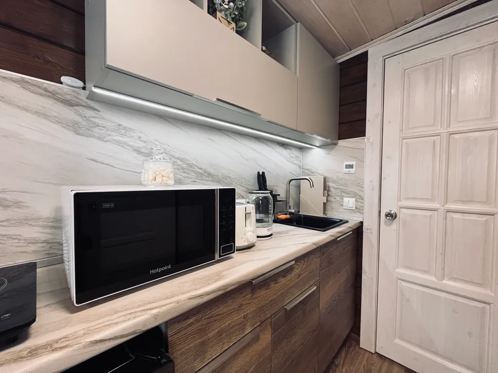 Уютный домик в тихом месте у реки